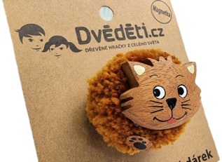 2Kids Toys Dřevěná magnetka velká pompon Kočka