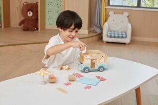 Dřevěné obytné auto