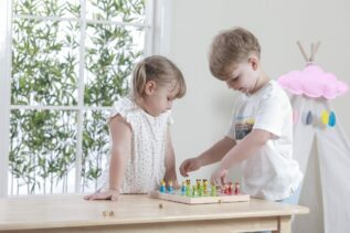 Dřevěné Člověče, nezlob se! v české krabici