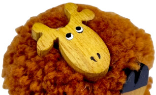 2Kids Toys Dřevěná magnetka velká pompon Žirafa