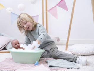 Llorens 63504 NEW BORN HOLČIČKA - realistická panenka s celovinylovým tělem - 35 cm