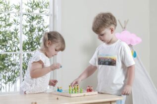 Dřevěné Člověče, nezlob se! v české krabici