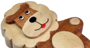 2Kids Toys Dřevěná magnetka velká Lev stojící