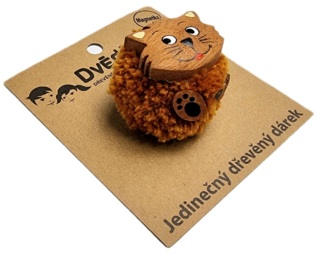 2Kids Toys Dřevěná magnetka velká pompon Kočka